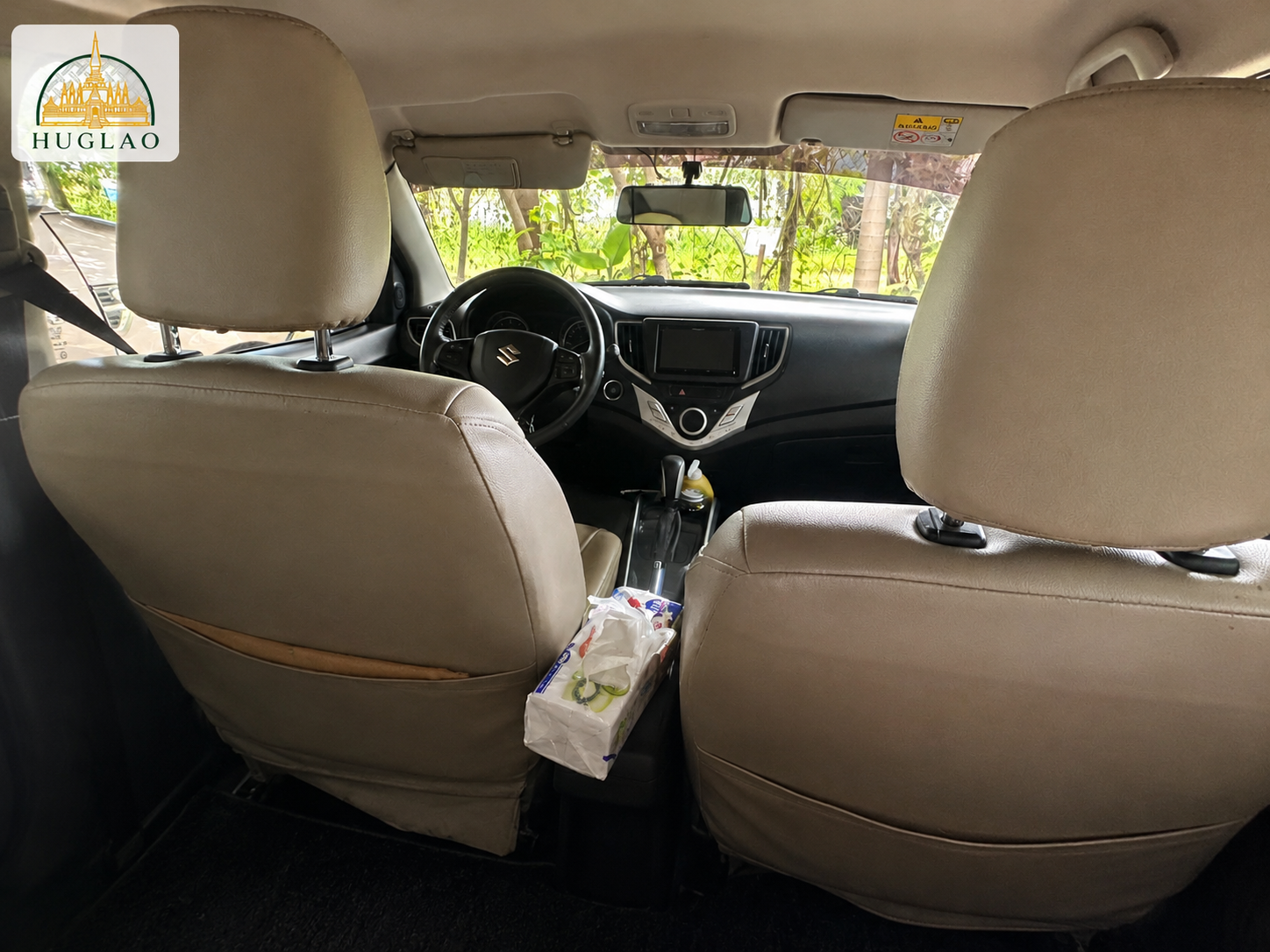 ห้องโดยสารด้านหน้าของรถ SUV ทีม HUGLAO